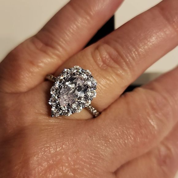 TEARDROP LARGE WOMAN BLING RING - Picture 5 of 6